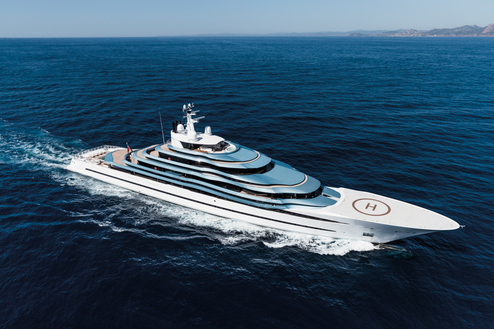 DIVE INTO A WORLD OF AMENITIES BY EXPLORING THE POSSIBILITIES OF SUPERYACHT SWIMMING POOLS WITH SUPERYACHT BUILDER OCEANCO.